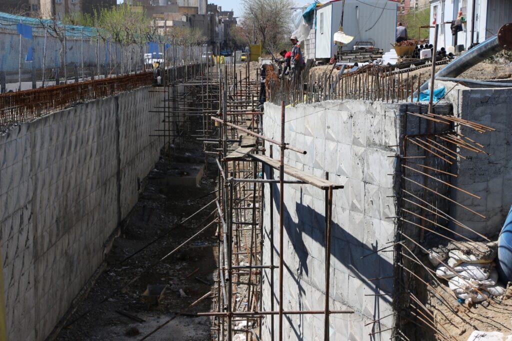 پروژه زیرگذر متین هم اکنون در مرحله قالب بندی قرنیز رمپ جنوبی